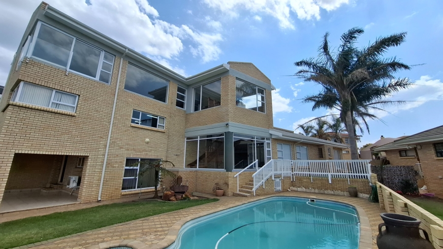 4 Bedroom Property for Sale in Menkenkop Western Cape